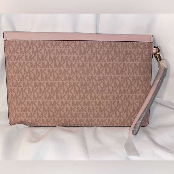 Authentic NWOT Michael Kors Blush Pink XL Monogram Clutch Handbag - Picture 3 of 8